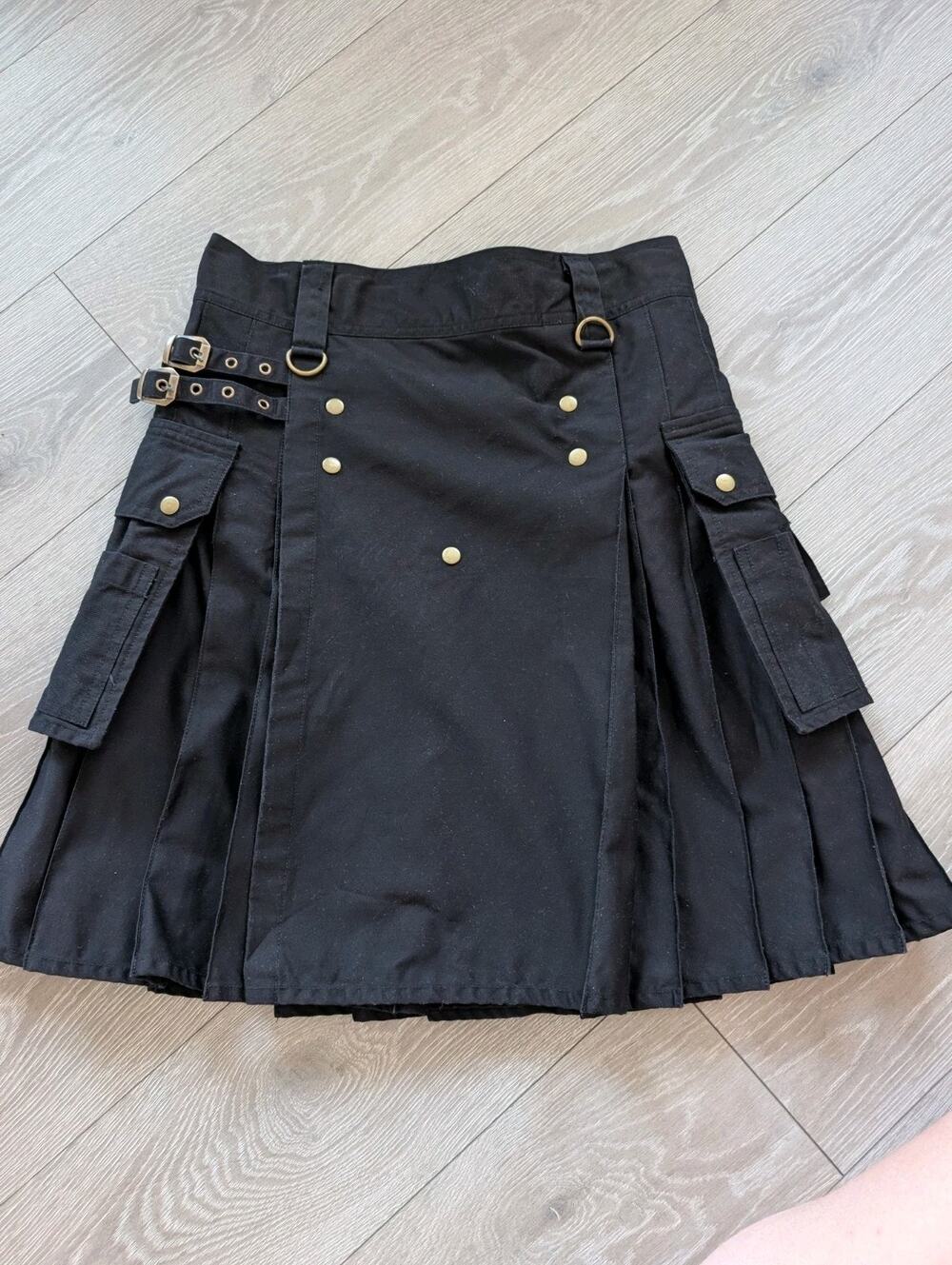 Damn Near Kilt 'Em Mens Highlander Utility Kilt Black 100% Cotton Small